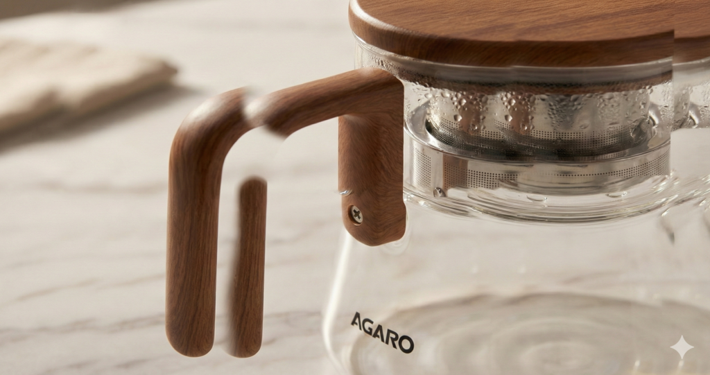 Anti scald wooden handle on glass teapot